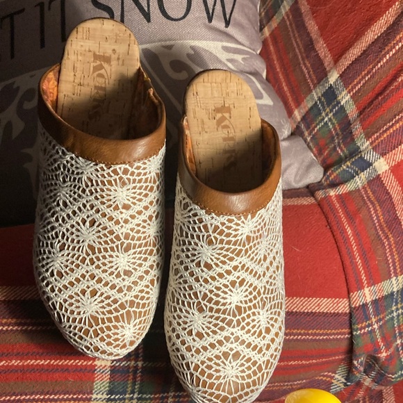 Korks Shoes - Korks Nora Clogs Size 9 M Crochet Floral Mules Boho 70s Faux Wood heel new